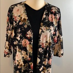 Ember black/floral cover up kimono sz L